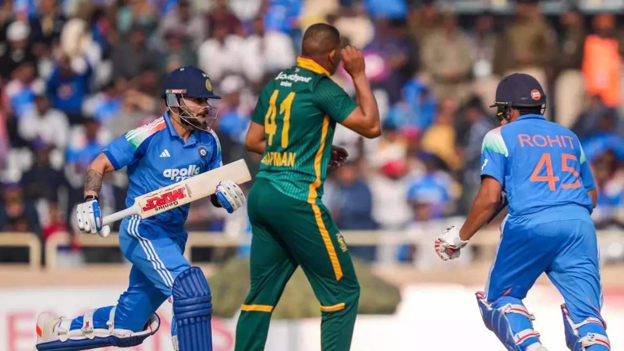 IND vs SA: కోహ్లీ సెంచరీ, కుల్దీప్ స్పిన్ మ్యాజిక్.. చివరి ఓవర్లో భారత్దే గెలుపు! IND vs SA: కోహ్లీ సెంచరీ, కుల్దీప్ స్పిన్ మ్యాజిక్.. చివరి ఓవర్లో భారత్దే గెలుపు!