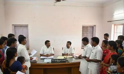 ఒకే గ్రామం.. ఇద్దరు సర్పంచ్లు ఒకే గ్రామం.. ఇద్దరు సర్పంచ్లు