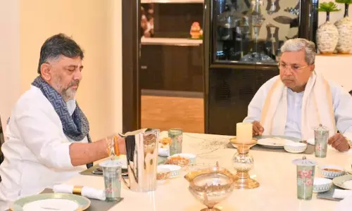 Karnataka: కర్ణాటకలో కొనసాగుతున్న బ్రేక్‌ఫాస్ట్‌ మీటింగ్స్‌