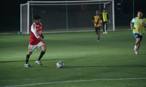 Revanth Reddy: అంతర్జాతీయ ఫుట్బాల్ దిగ్గజం మెస్సీతో సీఎం రేవంత్ ఢీ Revanth Reddy: అంతర్జాతీయ ఫుట్బాల్ దిగ్గజం మెస్సీతో సీఎం రేవంత్ ఢీ