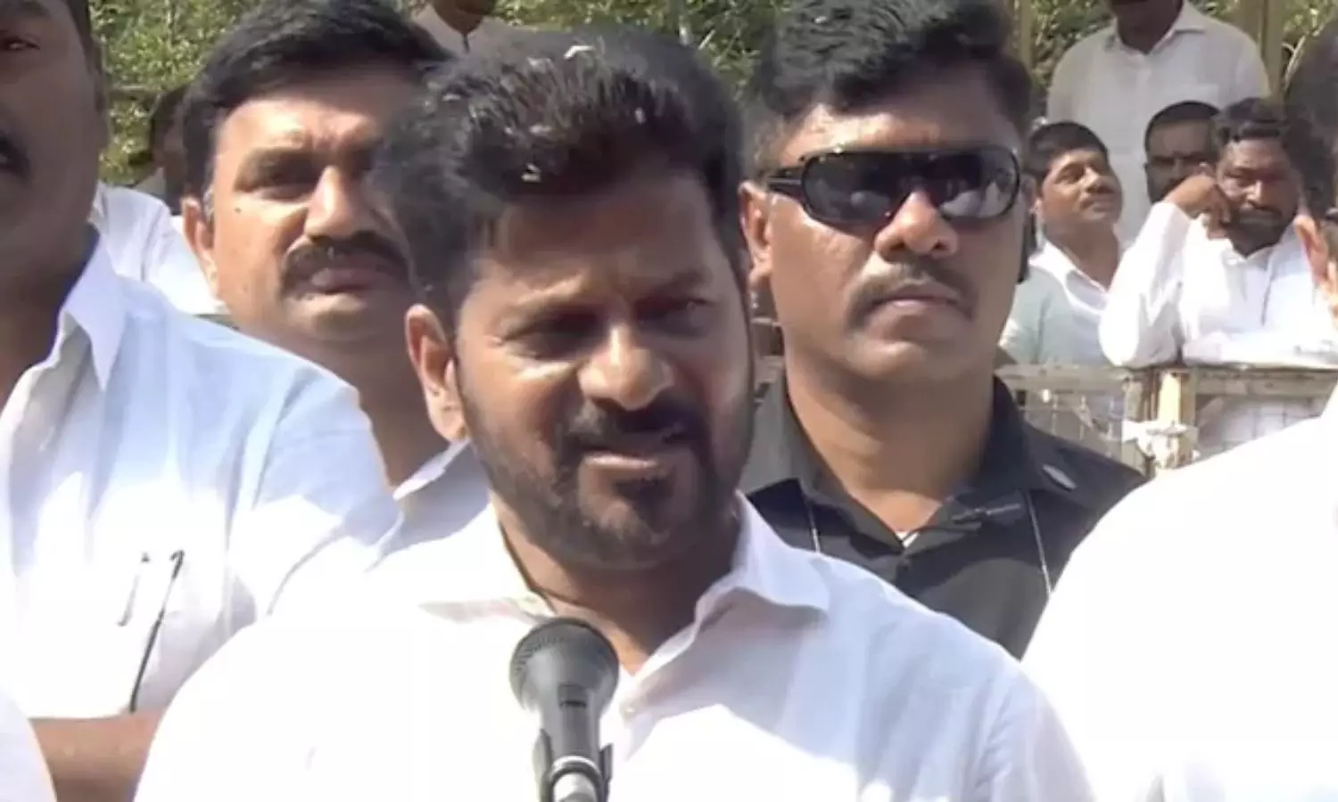 Revanth Reddy: పార్టీలో అంతర్గతంగా మాట్లాడితే ఎడిట్ చేసి ప్రచారం చేస్తున్నారు Revanth Reddy: పార్టీలో అంతర్గతంగా మాట్లాడితే ఎడిట్ చేసి ప్రచారం చేస్తున్నారు