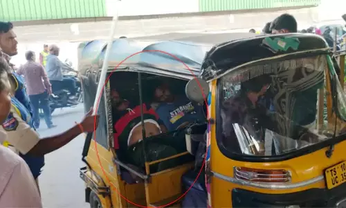 Hyderabad: చాంద్రాయణగుట్టలో కలకలం.. ఆటోలో రెండు మృతదేహాలు!