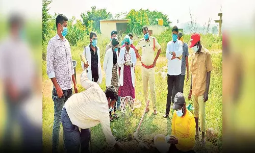 Peddapalli: దారుణం..వివాహేతర సంబంధం ప్రశ్నించినందుకు... 10 నెలల పాపను తన్ని చంపిన తండ్రి! Peddapalli: దారుణం..వివాహేతర సంబంధం ప్రశ్నించినందుకు... 10 నెలల పాపను తన్ని చంపిన తండ్రి!