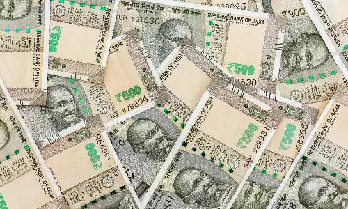 రూపాయి విలువ రికార్డు స్థాయిలో పతనం: 1 డాలర్ = ₹90.13! మార్కెట్‌, ఆర్థిక వ్యవస్థపై తీవ్ర ప్రభావం