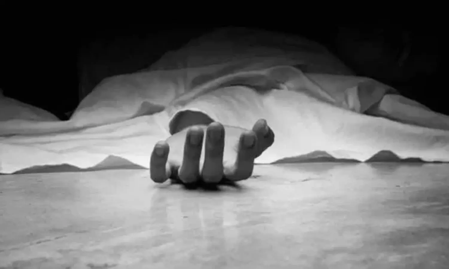 Train Accident: రైలు ఢీకొని ఇద్దరు మృతి Train Accident: రైలు ఢీకొని ఇద్దరు మృతి