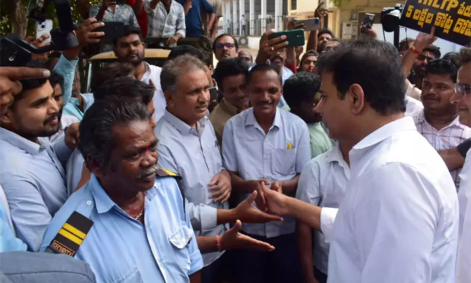 KTR : హిల్ట్‌ పాలసీ పేరుతో రియల్‌ ఎస్టేట్‌ దందా చేస్తున్నారు