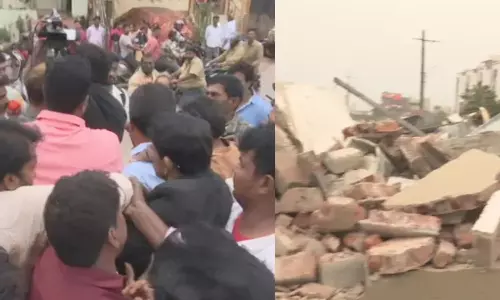 Vijayawada: భవానీపురంలో ఇళ్లు కూల్చివేత.. సీఎం చంద్రబాబు ఇంటికి భవానీపురం బాధితులు