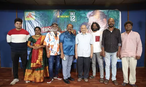 Kama And The Digital Sutras: ట్రైలర్తో షాక్ ఇచ్చిన కామ అండ్ ది డిజిటల్ సూత్రాస్.. కమర్షియల్ హంగులతో సోషల్ మెసేజ్! Kama And The Digital Sutras: ట్రైలర్తో షాక్ ఇచ్చిన కామ అండ్ ది డిజిటల్ సూత్రాస్.. కమర్షియల్ హంగులతో సోషల్ మెసేజ్!