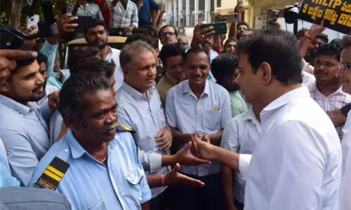 KTR : హిల్ట్‌ పాలసీ పేరుతో రియల్‌ ఎస్టేట్‌ దందా చేస్తున్నారు