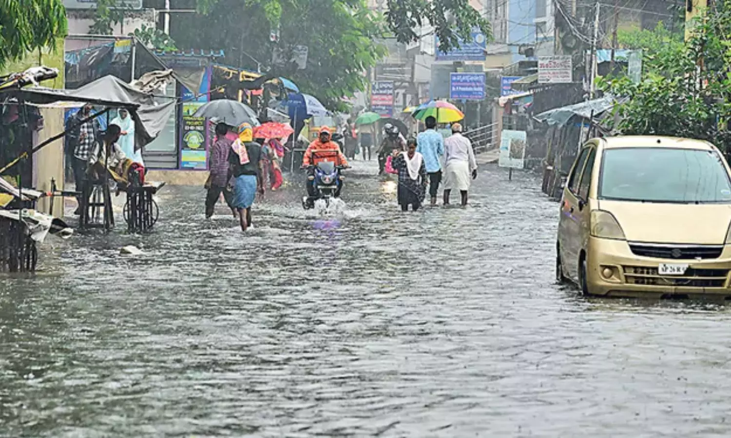 Nellore Floods: ఉమ్మడి నెల్లూరులో క్లౌడ్ బరస్ట్ బీభత్సం.. చెన్నై, తిరుపతి మార్గాల్లో కిలోమీటర్ల మేర నిలిచిన వాహనాలు
