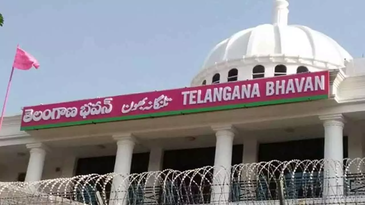 బీఆర్ఎస్ మహిళా నేతల కోల్డ్ వార్: దీక్షా దివస్ సందర్భంగా తెలంగాణ భవన్‌లో అంతర్గత విబేధాలు