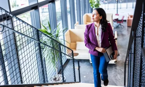 Mini Walks : ప్రతి గంటకు 5 నిమిషాలు నడవండి.. ఆఫీస్ పనిలో ఉన్నా ఆరోగ్యంగా ఉండడం ఇలాగే Mini Walks : ప్రతి గంటకు 5 నిమిషాలు నడవండి.. ఆఫీస్ పనిలో ఉన్నా ఆరోగ్యంగా ఉండడం ఇలాగే