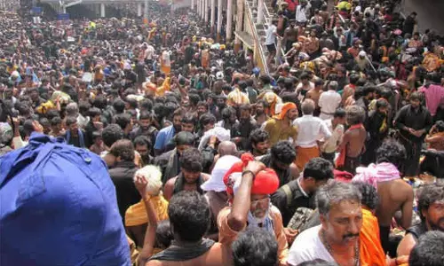 శబరిమలలో తెలుగు భక్తులపై దాడి – ఉద్రిక్తతతో అలముకున్న పరిసరాలు శబరిమలలో తెలుగు భక్తులపై దాడి – ఉద్రిక్తతతో అలముకున్న పరిసరాలు