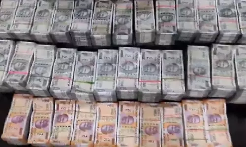 Hyderabad: కారులో రూ.4 కోట్ల హవాలా నగదు లభ్యం