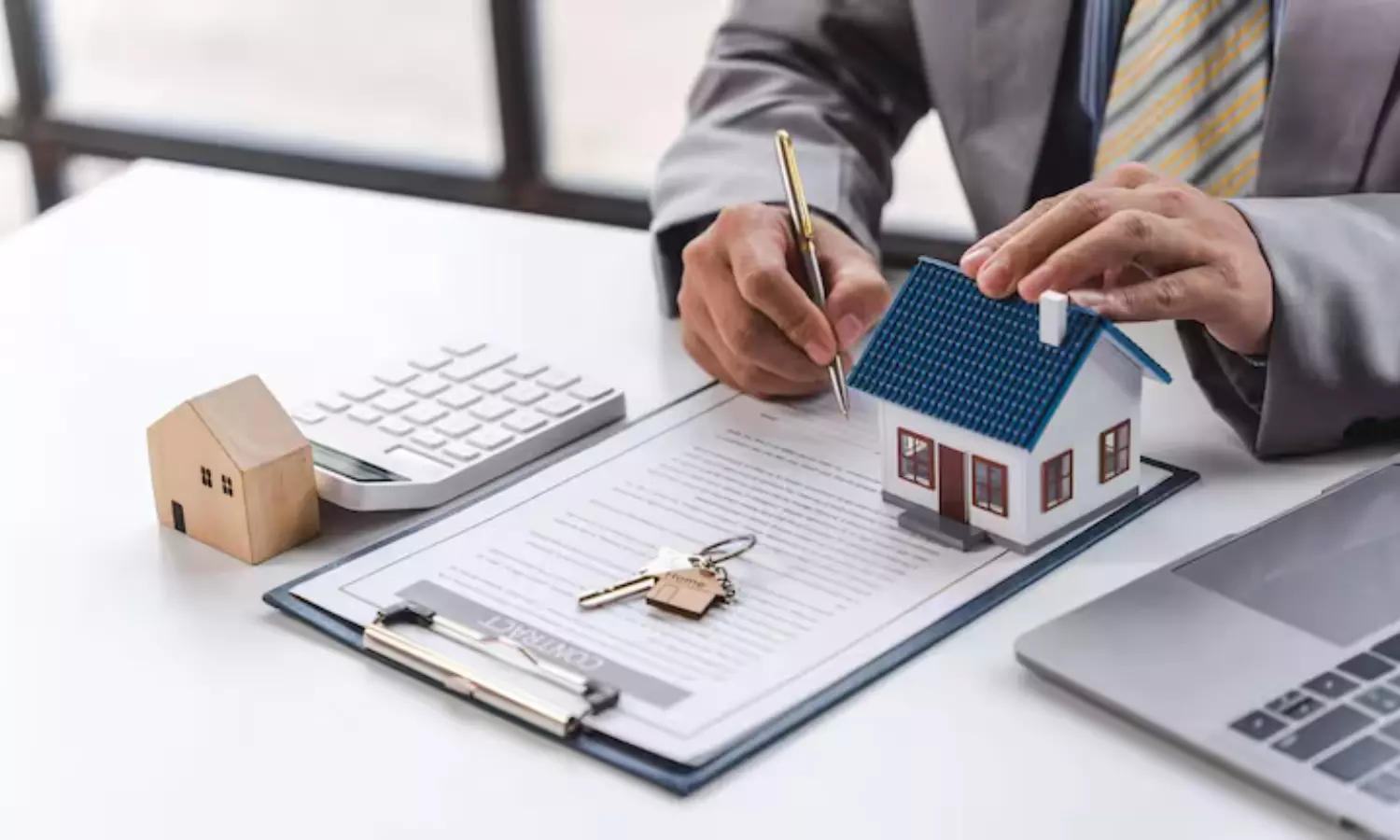 Home Loan: హోమ్ లోన్ తీసుకున్నవారికి బిగ్ గుడ్ న్యూస్! వడ్డీ రేట్లు తగ్గించిన బ్యాంక్ ఆఫ్ బరోడా – మీ EMI ఇప్పుడు తగ్గనుంది Home Loan: హోమ్ లోన్ తీసుకున్నవారికి బిగ్ గుడ్ న్యూస్! వడ్డీ రేట్లు తగ్గించిన బ్యాంక్ ఆఫ్ బరోడా – మీ EMI ఇప్పుడు తగ్గనుంది