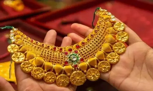 Gold Rates: గోల్డ్ ప్రియులకు గుడ్న్యూస్ ... బంగారం ధరల్లో తగ్గుదల Gold Rates: గోల్డ్ ప్రియులకు గుడ్న్యూస్ ... బంగారం ధరల్లో తగ్గుదల