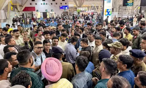 Indigo crisis: ఇండిగో విమానాల రద్దుతో తీవ్ర సంక్షోభం Indigo crisis: ఇండిగో విమానాల రద్దుతో తీవ్ర సంక్షోభం