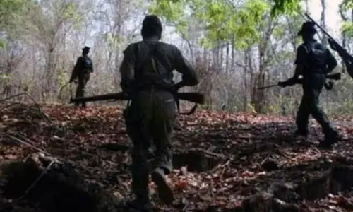 Maoists: ఛత్తీస్గఢ్లో మావోయిస్టుల ఘాతుకం.. కాంట్రాక్టర్ గొంతుకోసి హత్య చేసిన మావోయిస్టులు Maoists: ఛత్తీస్గఢ్లో మావోయిస్టుల ఘాతుకం.. కాంట్రాక్టర్ గొంతుకోసి హత్య చేసిన మావోయిస్టులు