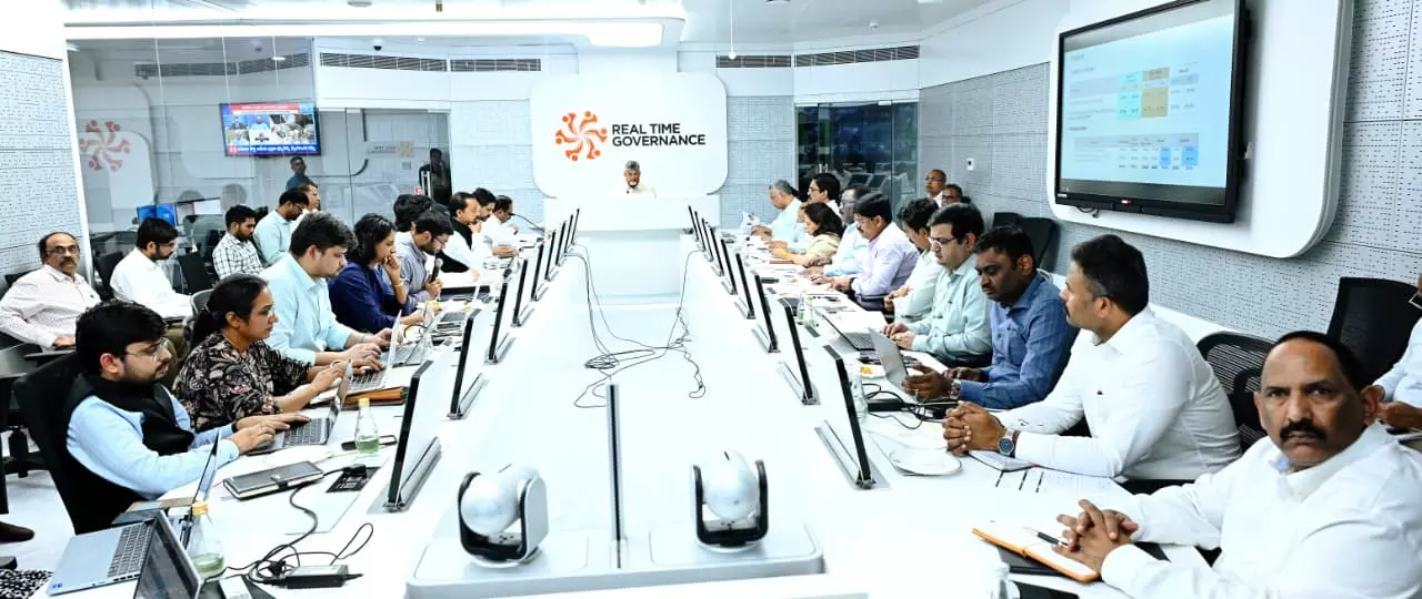 సంక్రాంతి నుంచి రాష్ట్రంలో అన్ని ప్రభుత్వ సేవలు ఆన్లైన్ ... కీలక ఆదేశాలు జారీ చేసిన సీఎం చంద్రబాబు సంక్రాంతి నుంచి రాష్ట్రంలో అన్ని ప్రభుత్వ సేవలు ఆన్లైన్ ... కీలక ఆదేశాలు జారీ చేసిన సీఎం చంద్రబాబు