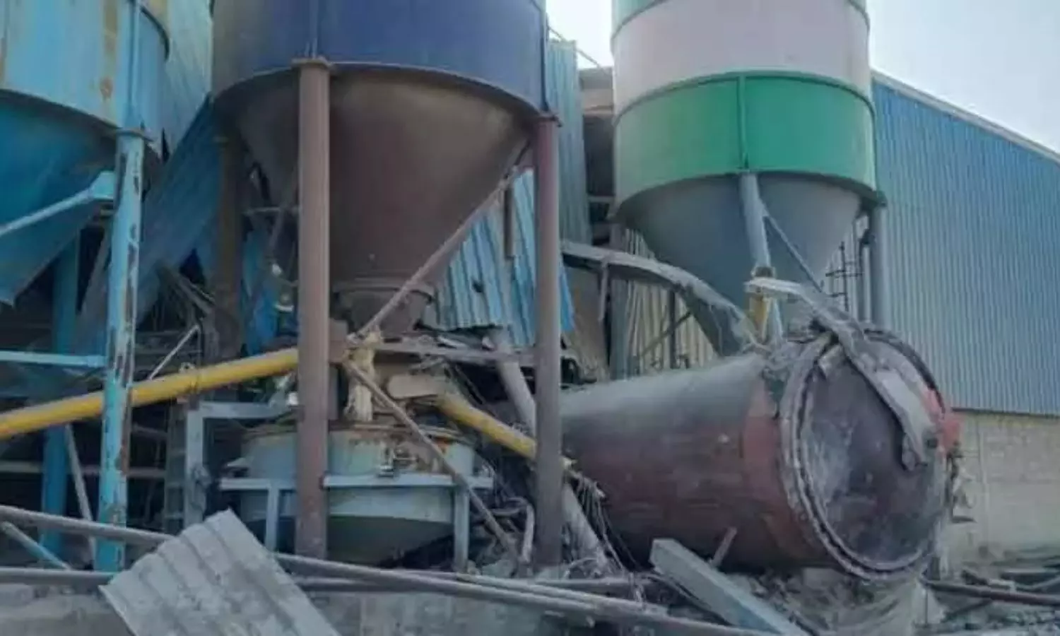 Suryapet: సూర్యాపేట జిల్లా బీబీగూడెంలో పెను ప్రమాదం Suryapet: సూర్యాపేట జిల్లా బీబీగూడెంలో పెను ప్రమాదం