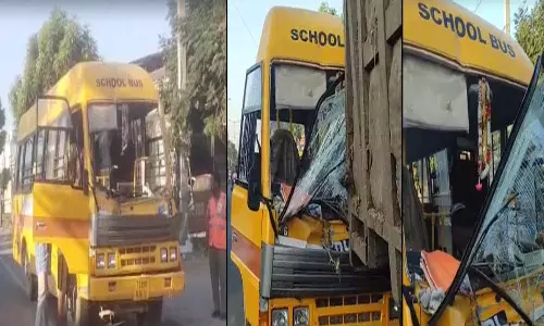 School Bus Accident: మేడ్చల్ జిల్లా నాగారంలో ఆగి ఉన్న లారీని ఢీ కొట్టిన డివైన్ గ్రేస్ స్కూల్ బస్