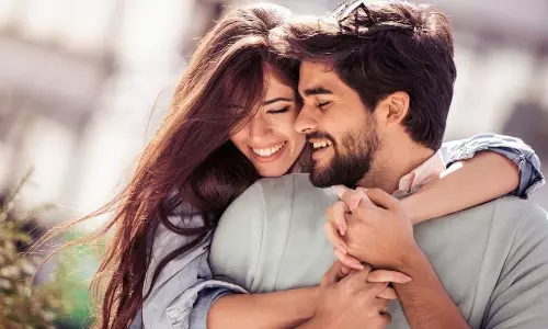 రోజూ 5 నిమిషాలు మాట్లాడితే చాలు… భార్యాభర్తల మధ్య దూరాలు దగ్గరవుతాయి! రోజూ 5 నిమిషాలు మాట్లాడితే చాలు… భార్యాభర్తల మధ్య దూరాలు దగ్గరవుతాయి!