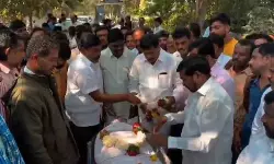 Jagadish Reddy: ఉప్పల మల్లయ్య పార్థివ దేహానికి జగదీష్ రెడ్డి నివాళులు