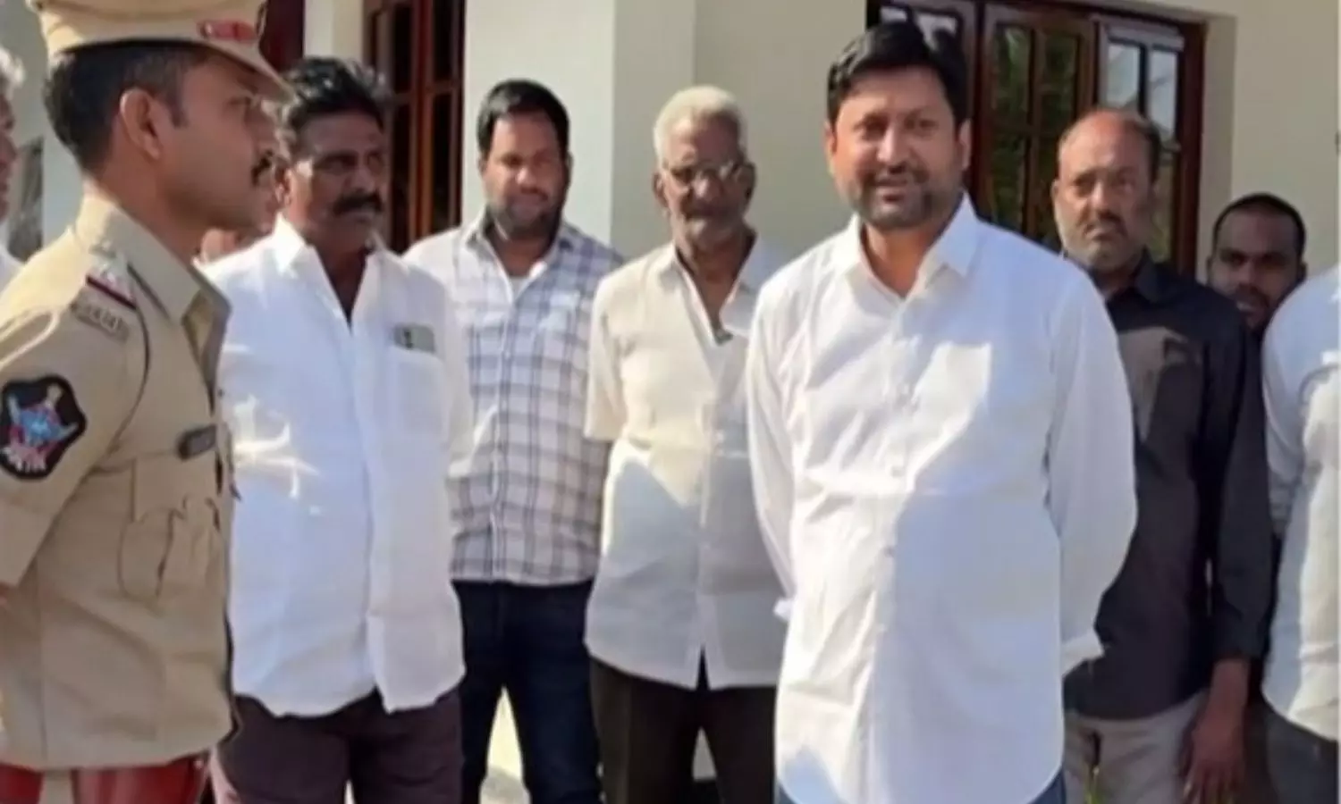 దెందులూరు మాజీ MLA అబ్బయ్య చౌదరి హౌస్ అరెస్ట్ దెందులూరు మాజీ MLA అబ్బయ్య చౌదరి హౌస్ అరెస్ట్