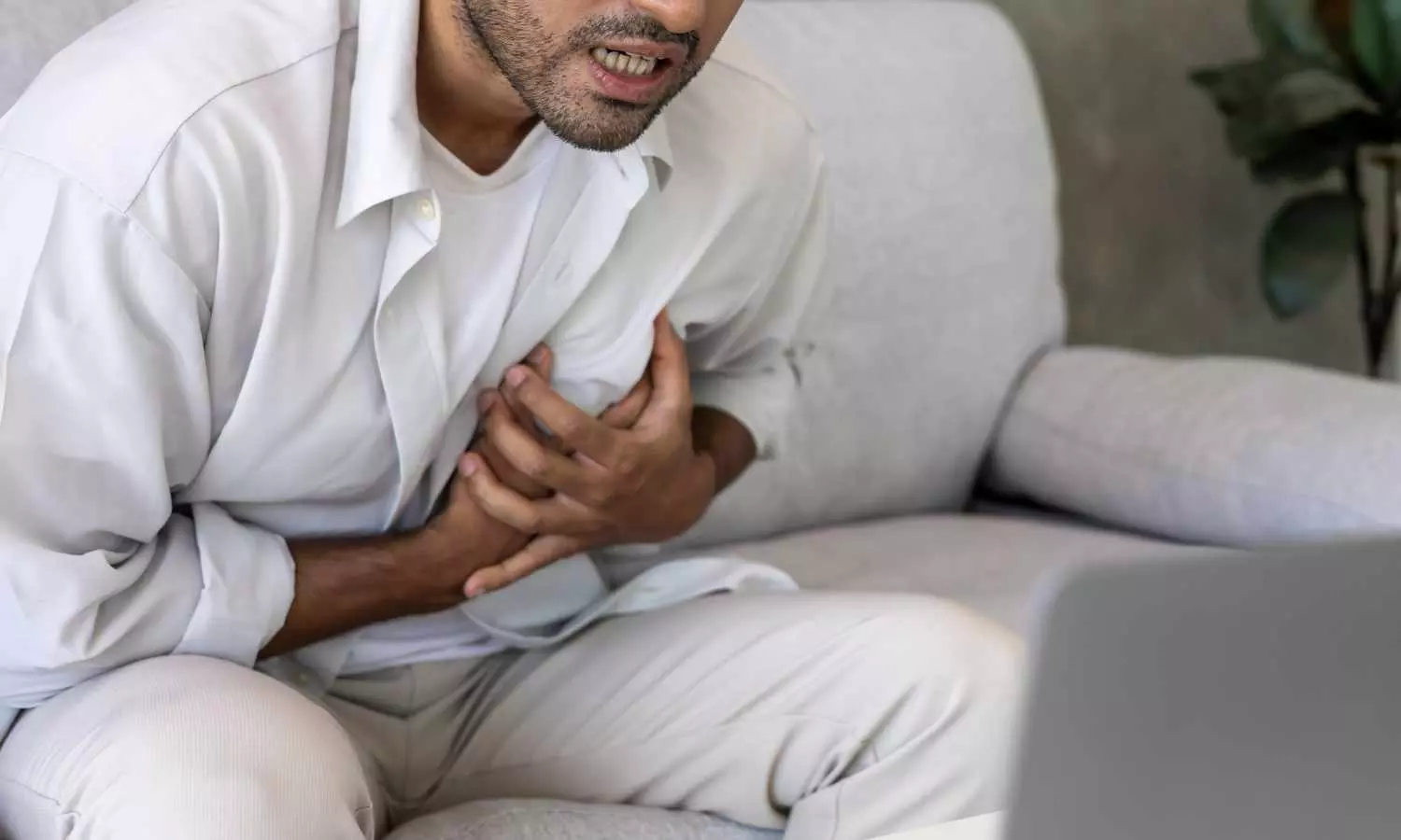 సెలవుల్లో గుండెపోటు ప్రమాదం ఎందుకు పెరుగుతుంది? కార్డియాక్ సర్జన్ కీలక సూచనలు సెలవుల్లో గుండెపోటు ప్రమాదం ఎందుకు పెరుగుతుంది? కార్డియాక్ సర్జన్ కీలక సూచనలు