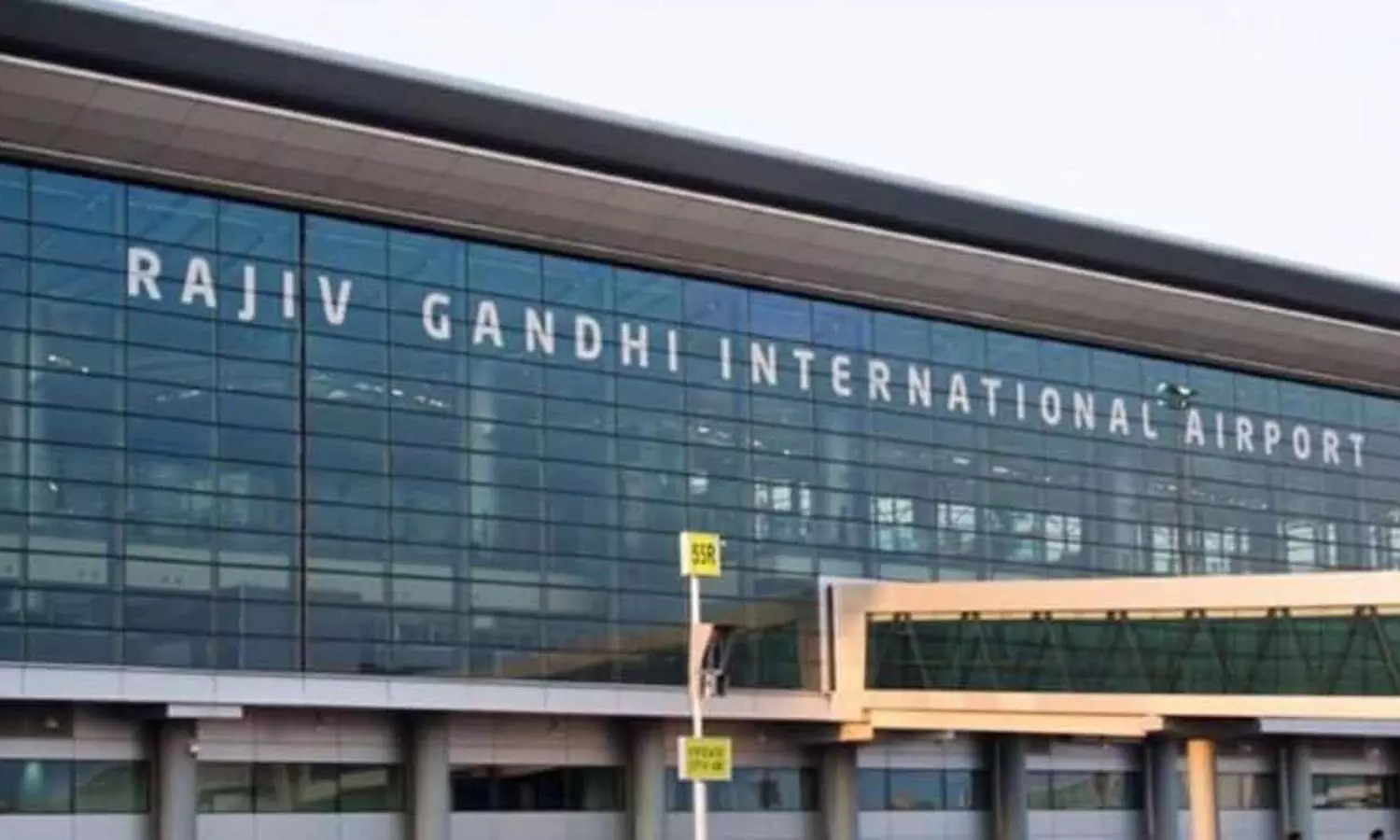 Shamshabad Airport: శంషాబాద్ ఎయిర్‌పోర్ట్‌లో టెన్షన్ టెన్షన్.. వరుస బెదిరింపుల వెనుక అసలు కారణాలు ఇవే!