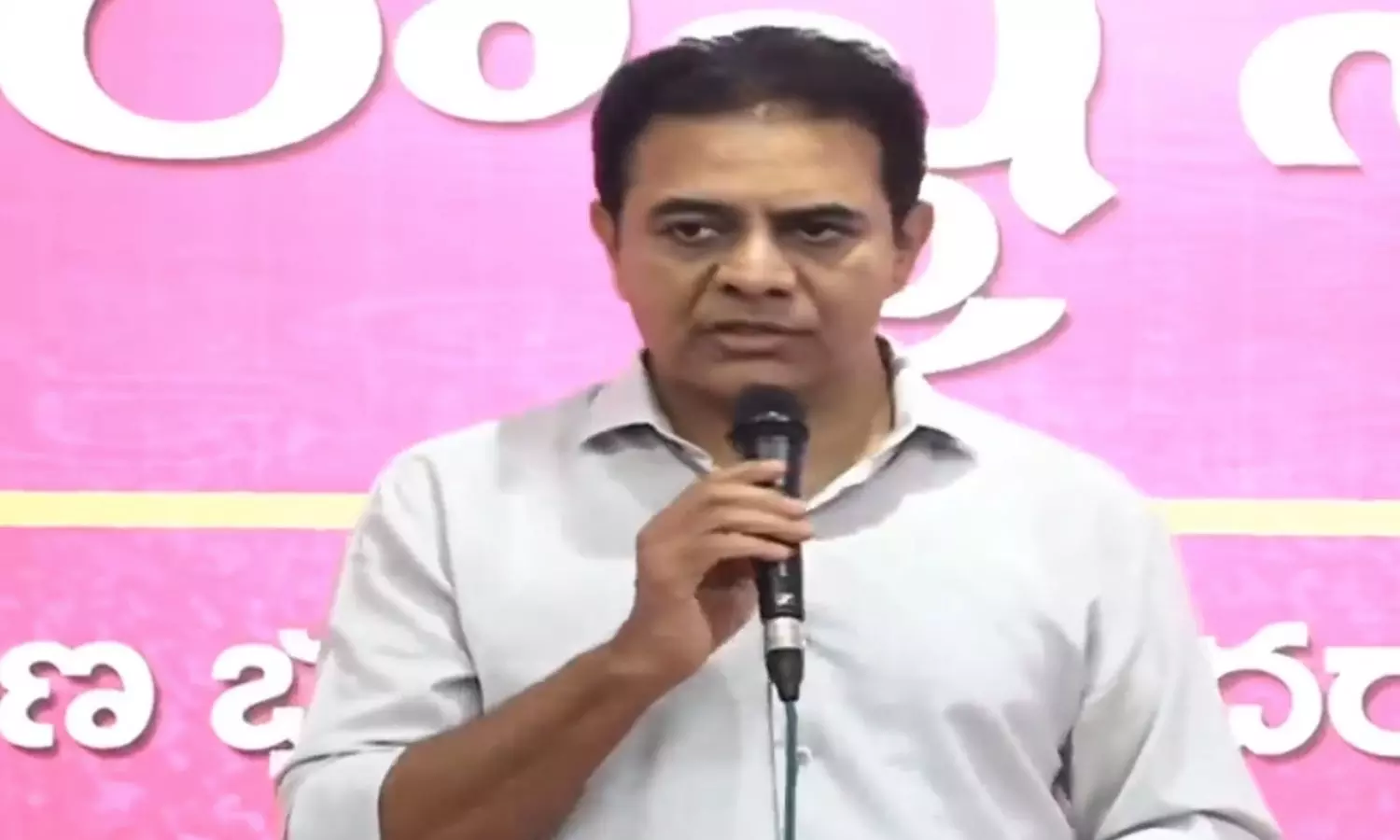 KTR: దేశంలో రైతులకు బీమా ఇచ్చిన నాయకుడు కేసీఆర్ ఒక్కడే KTR: దేశంలో రైతులకు బీమా ఇచ్చిన నాయకుడు కేసీఆర్ ఒక్కడే
