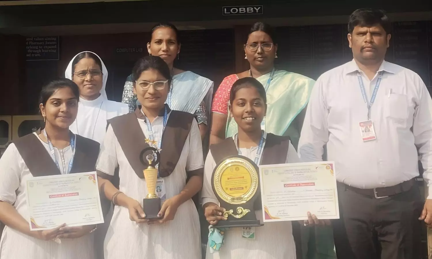 జాతీయ సదస్సులో నిర్మలా ఫార్మసీ కళాశాల విద్యార్థుల ప్రతిభ