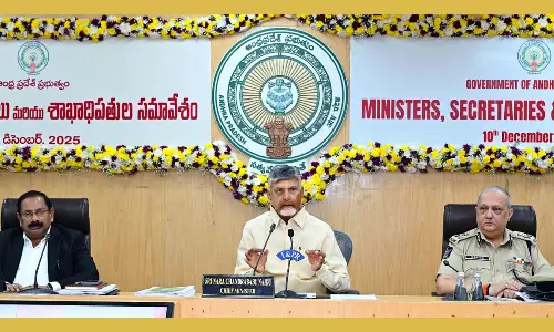 పాజిటివ్ ఆలోచనలతో పనిచేయండి : సీఎం చంద్రబాబు పాజిటివ్ ఆలోచనలతో పనిచేయండి : సీఎం చంద్రబాబు