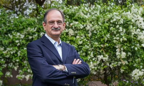 వయస్సుకు, సంతాన సాఫల్యతకు నిజంగా సంబంధం ఉందా? సమంత – గైనకాలజిస్ట్ నోజర్ షెరియార్ కీలక స్పష్టత