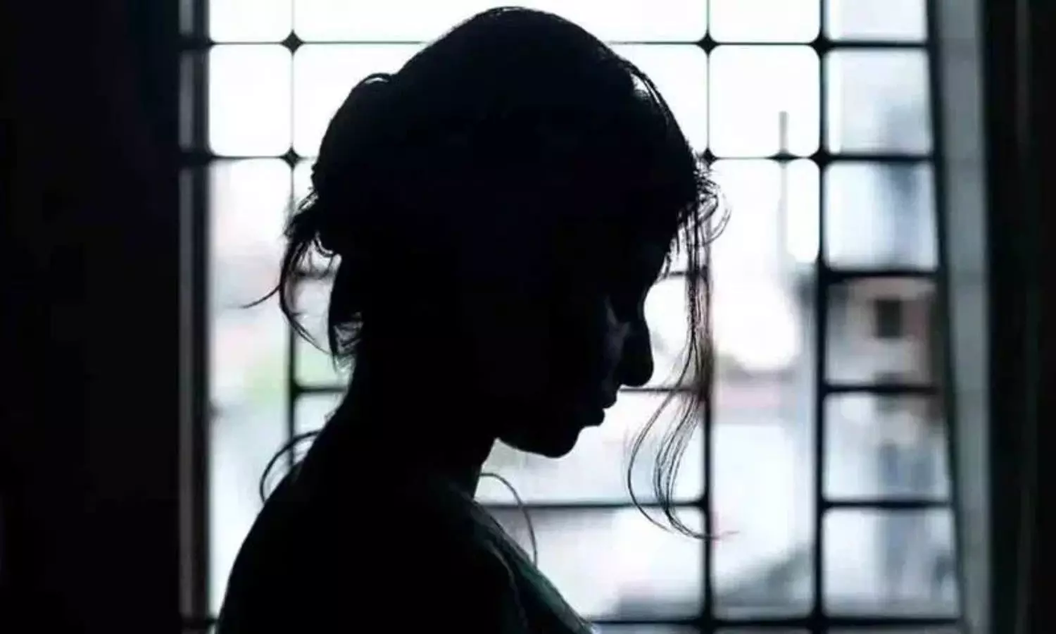 సికింద్రాబాద్లో దారుణం.. 13 ఏళ్ల బాలికపై సామూహిక అత్యాచారం సికింద్రాబాద్లో దారుణం.. 13 ఏళ్ల బాలికపై సామూహిక అత్యాచారం