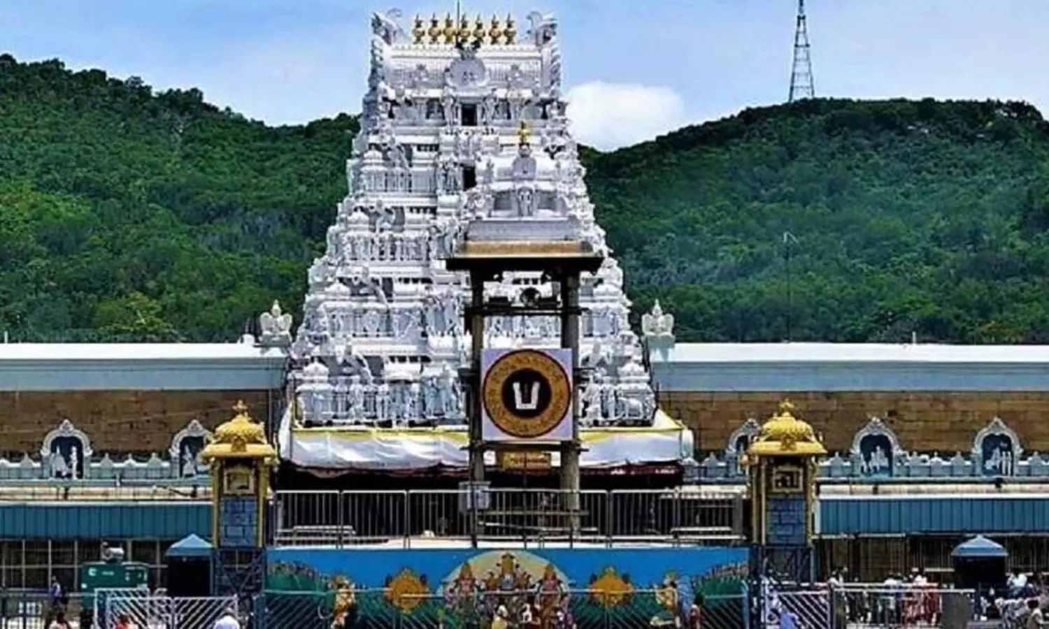 తిరుమల భక్తులకు బిగ్ షాక్: డిసెంబర్–జనవరిలో వీఐపీ బ్రేక్ దర్శనాలు రద్దు తిరుమల భక్తులకు బిగ్ షాక్: డిసెంబర్–జనవరిలో వీఐపీ బ్రేక్ దర్శనాలు రద్దు