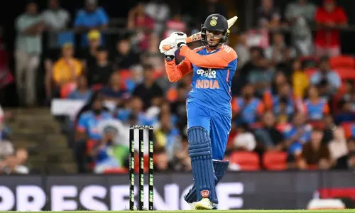 Abhishek Sharma : విరాట్ కోహ్లీ రికార్డు బ్రేక్ చేయడానికి అడుగు దూరంలో అభిషేక్ శర్మ.. హోమ్ గ్రౌండ్లో విధ్వంసం ఖాయమా? Abhishek Sharma : విరాట్ కోహ్లీ రికార్డు బ్రేక్ చేయడానికి అడుగు దూరంలో అభిషేక్ శర్మ.. హోమ్ గ్రౌండ్లో విధ్వంసం ఖాయమా?