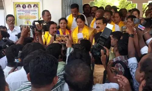 Kalyandurgam Municipal Chairperson: కళ్యాణదుర్గం మున్సిపల్ ఛైర్పర్సన్ పదవి టీడీపీ కైవసం Kalyandurgam Municipal Chairperson: కళ్యాణదుర్గం మున్సిపల్ ఛైర్పర్సన్ పదవి టీడీపీ కైవసం