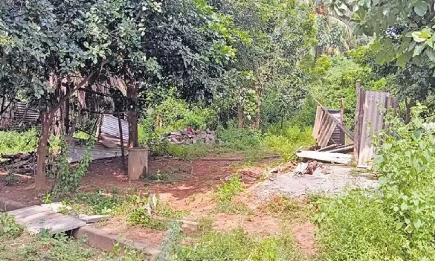 ఎన్నికల సిత్రం.. ఊరు, ఓటర్లు లేని చోట ఎన్నికలు ఏంటి..? ఎన్నికల సిత్రం.. ఊరు, ఓటర్లు లేని చోట ఎన్నికలు ఏంటి..?