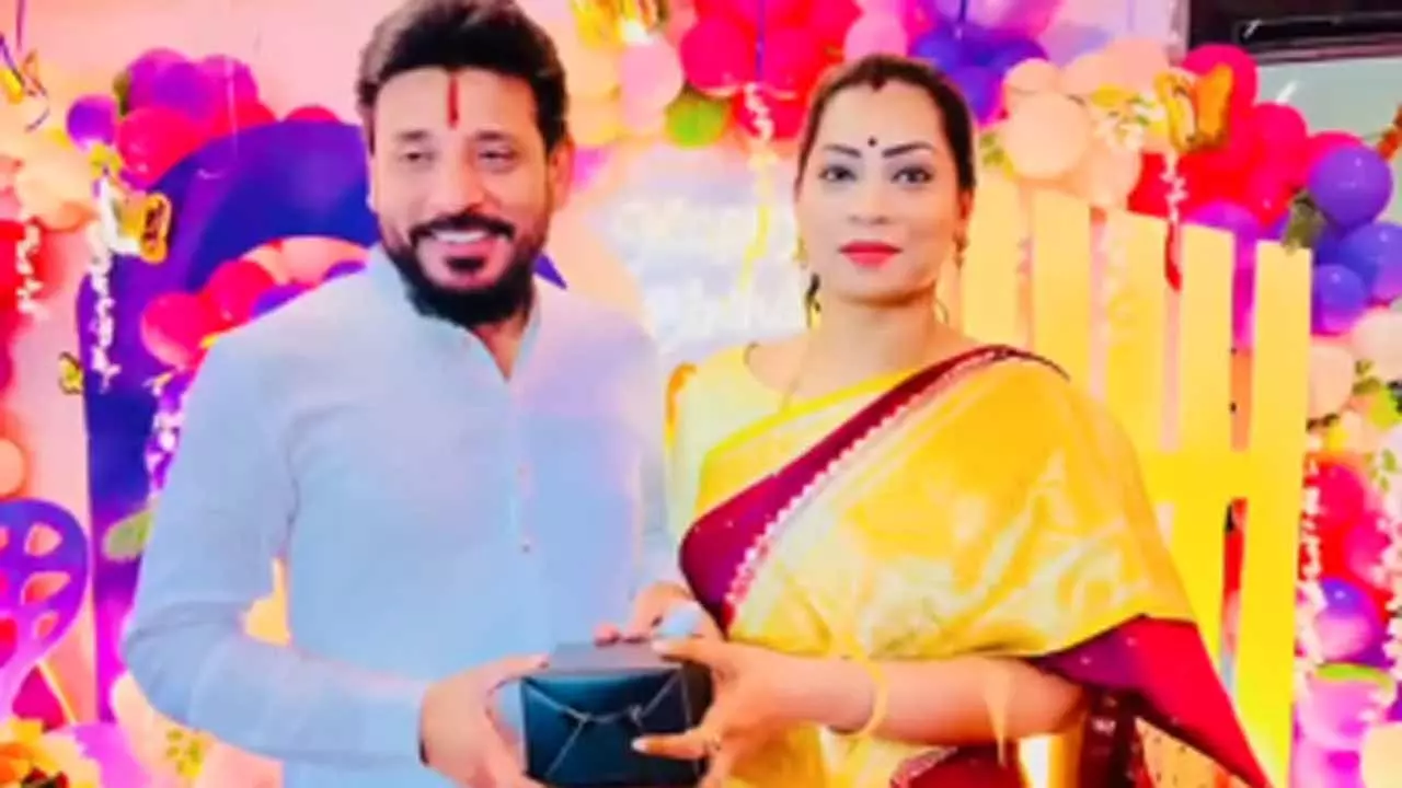 Duvvada Couple: పోలీసుల అదుపులో దువ్వాడ జంట Duvvada Couple: పోలీసుల అదుపులో దువ్వాడ జంట