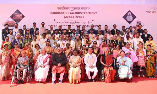 అయిదుగురు హస్త కళాకారులకు జాతీయ అవార్డులు అయిదుగురు హస్త కళాకారులకు జాతీయ అవార్డులు