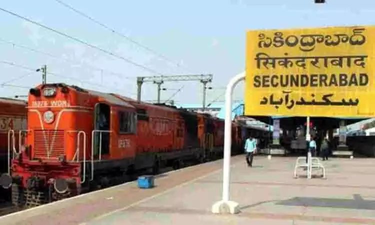 సంక్రాంతికి ప్రత్యేక రైళ్లు సంక్రాంతికి ప్రత్యేక రైళ్లు