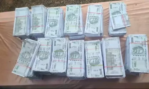 వేములవాడలో నకిలీ నోట్ల కలకలం… మహిళా పొదుపు సంఘాల్లో ఆందోళన వేములవాడలో నకిలీ నోట్ల కలకలం… మహిళా పొదుపు సంఘాల్లో ఆందోళన