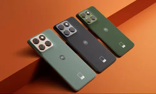 Motorola Edge 70 Ultra: మోటరోలా ఎడ్జ్ 70 అల్ట్రా.. 50 మెగాపిక్సెల్ ట్రిపుల్ రియర్ కెమెరా.. త్వరలో లాంచ్..! Motorola Edge 70 Ultra: మోటరోలా ఎడ్జ్ 70 అల్ట్రా.. 50 మెగాపిక్సెల్ ట్రిపుల్ రియర్ కెమెరా.. త్వరలో లాంచ్..!