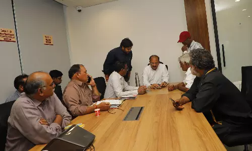 ప్రాధాన్యతా క్రమంలో సమస్యల పరిష్కారం: సీఆర్డీఏ కమిషనర్ ప్రాధాన్యతా క్రమంలో సమస్యల పరిష్కారం: సీఆర్డీఏ కమిషనర్