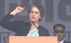 ఓట్ల దొంగలారా..గద్దె దిగండి!: ఢిల్లీ ర్యాలీలో ప్రియాంక గర్జన