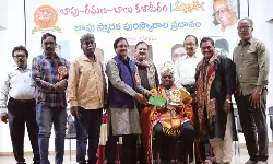 గుంటూరులో బాపు స్మారక పురస్కారాల ప్రదానం