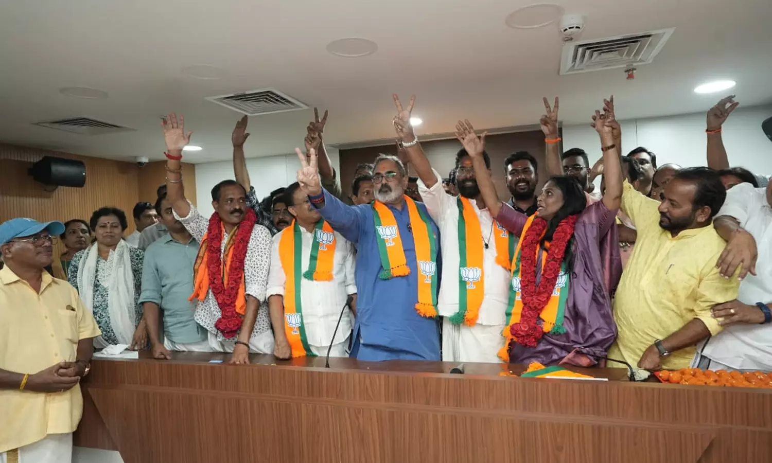 వామపక్ష కోటలో బీజేపీ తొలి విజయం వామపక్ష కోటలో బీజేపీ తొలి విజయం