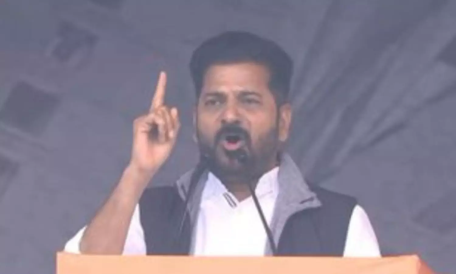 ప్రజాస్వామ్యాన్ని కాపాడేందుకు పోరాటం: సీఎం రేవంత్ ప్రజాస్వామ్యాన్ని కాపాడేందుకు పోరాటం: సీఎం రేవంత్