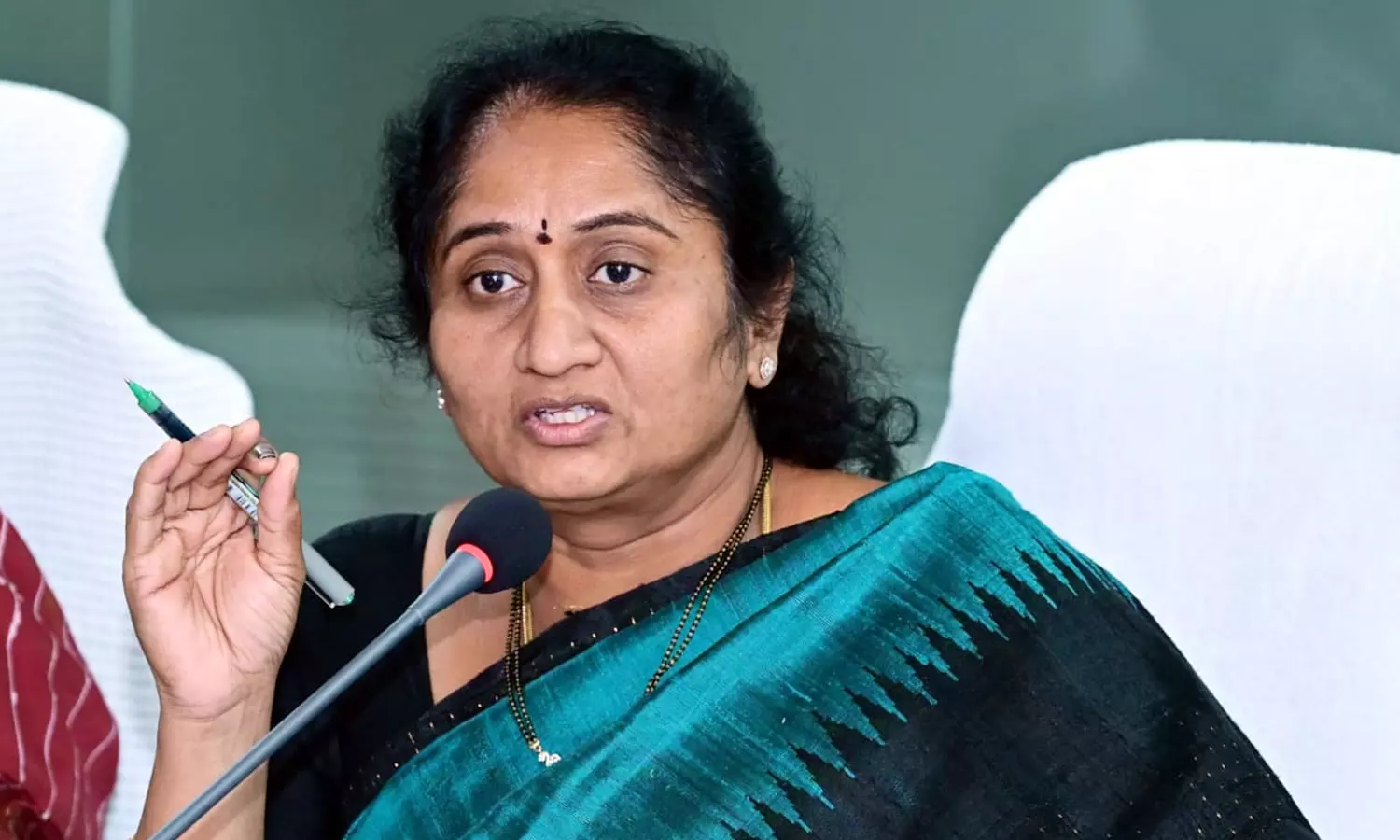 హాస్టల్ సిబ్బందికి మంత్రి సవిత హెచ్చరిక హాస్టల్ సిబ్బందికి మంత్రి సవిత హెచ్చరిక